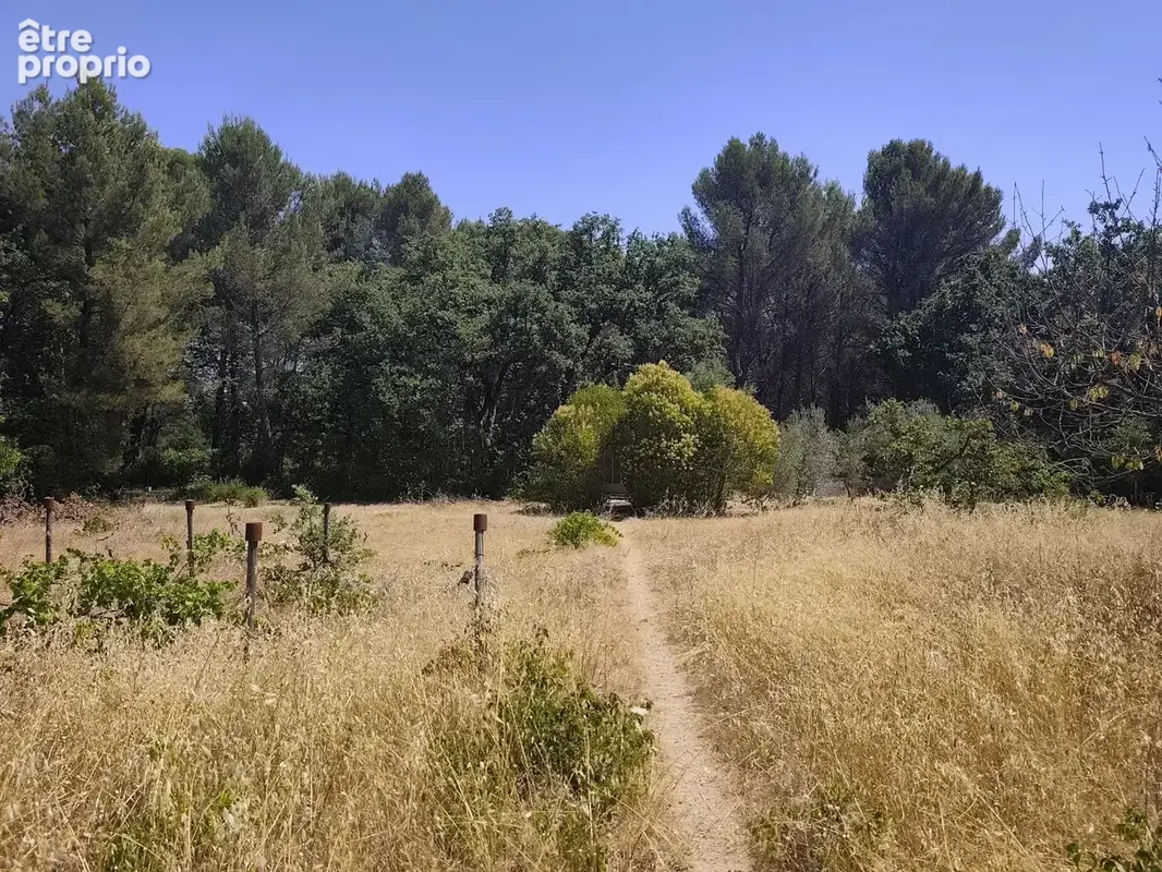 Terrain à bâtir de 2000 m² à EGUILLES (13) - photo 3