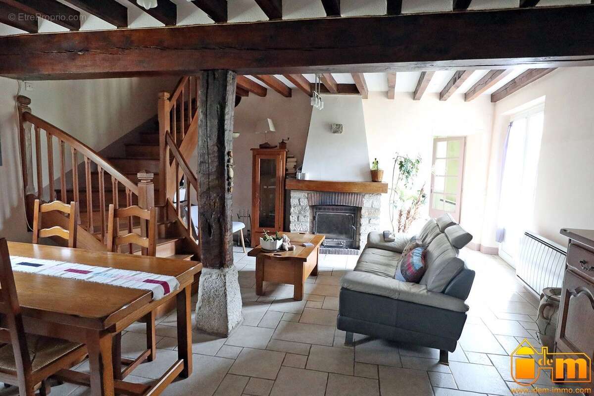 Maison à MEREVILLE
