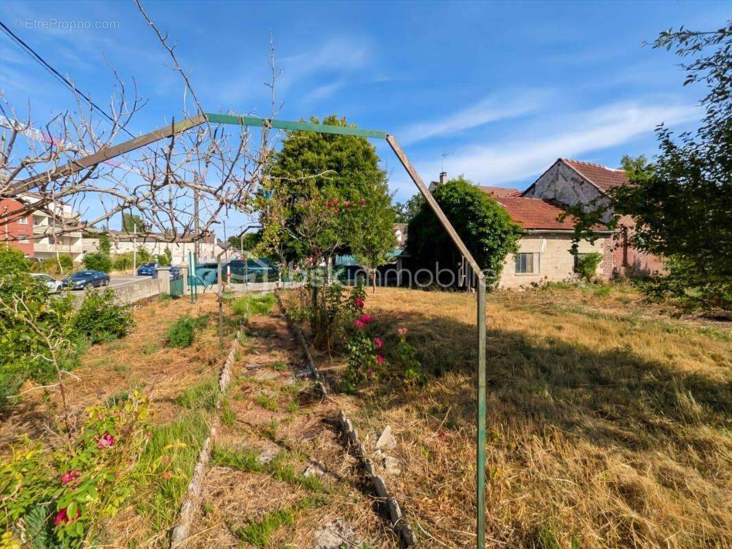 Terrain constructible de 436 m² avec dépendance et garage de 50 m² – Saint-Pathus (77178) - photo 3
