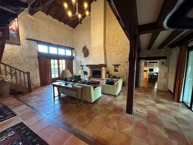 Belle maison en pierre  avec piscine.   Maison avec grand  jardin, gite et piscine - photo 9