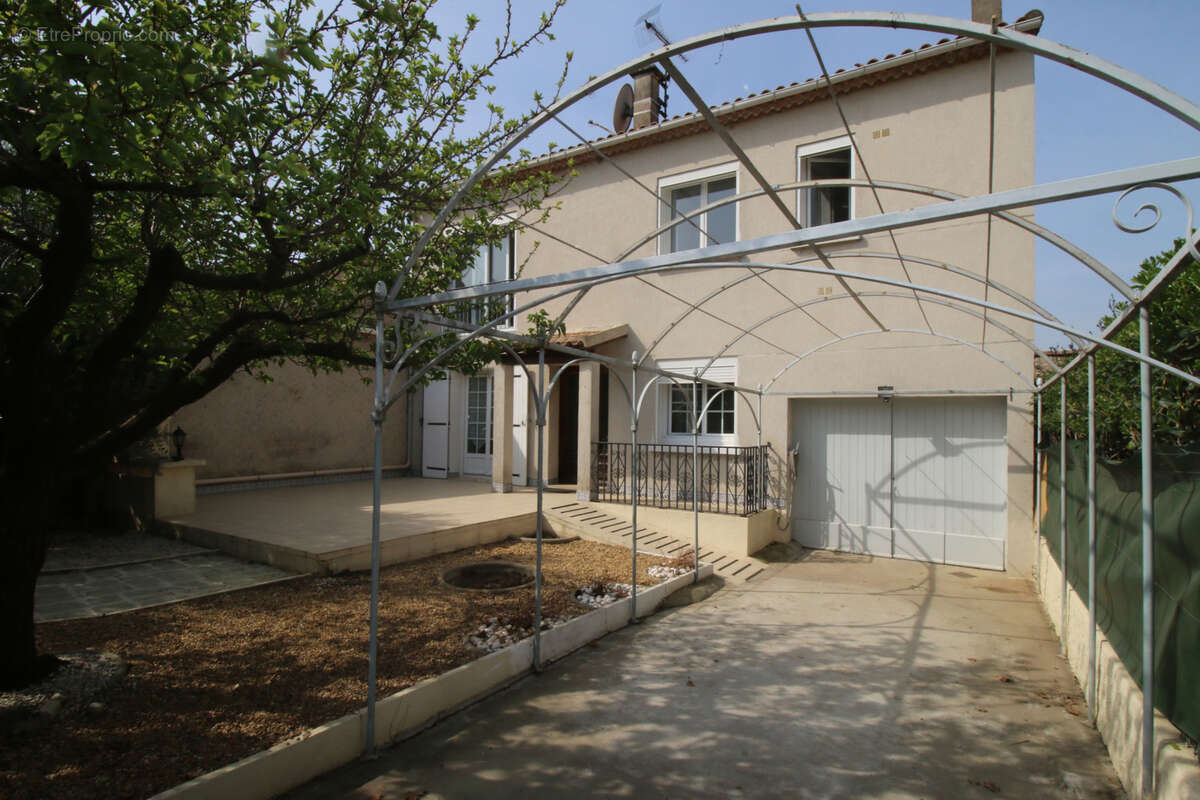 Maison à FONTVIEILLE