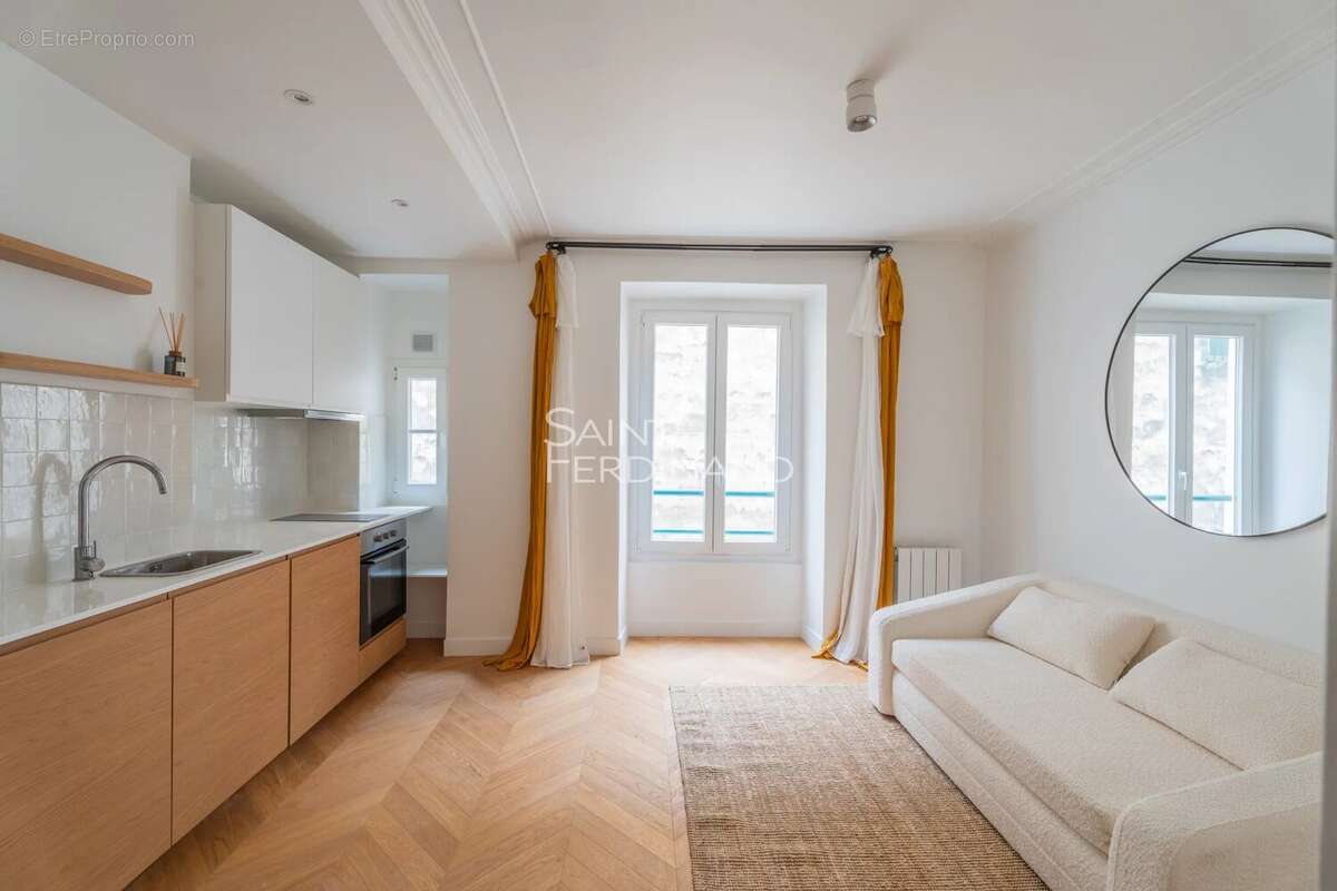 Appartement à PARIS-17E
