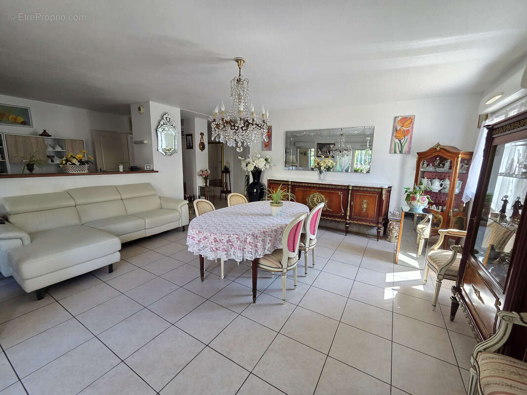 Appartement 4 pièces - terrasse - piscine - garage et parking - photo 4