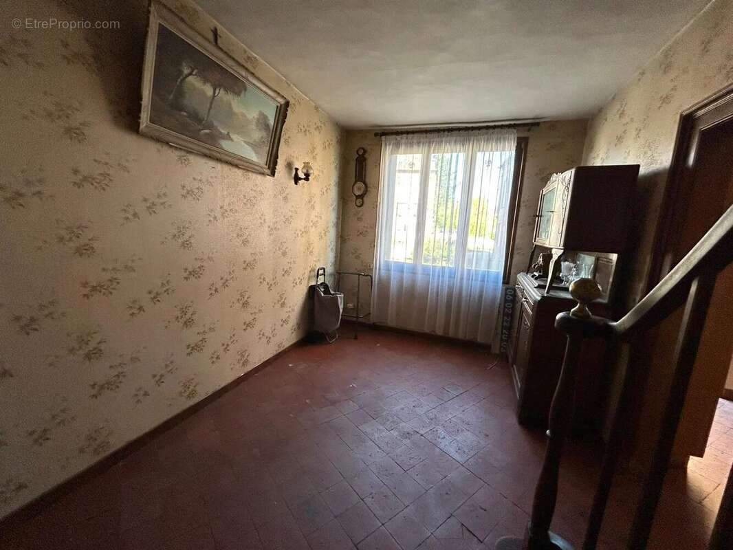 Maison de ville située à 10 km de Bernay. - photo 3