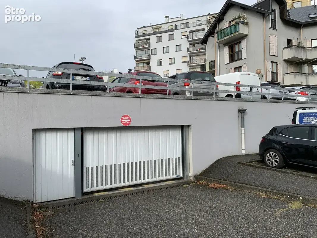 Parking à COGNIN