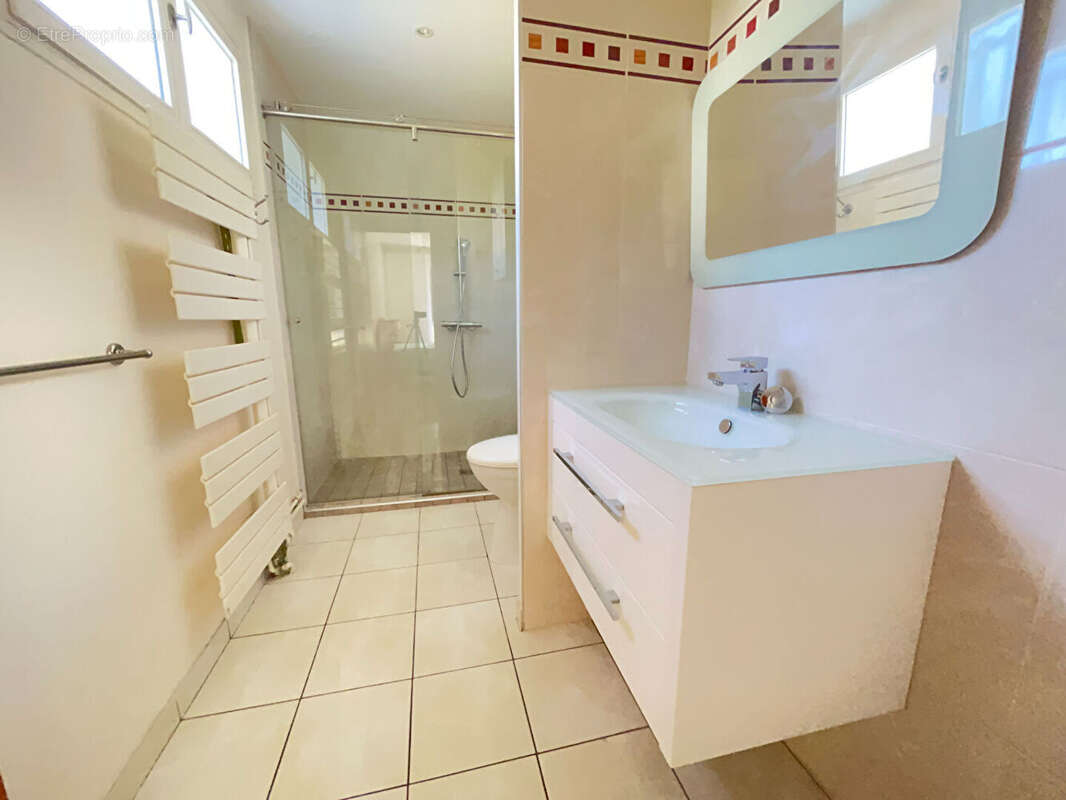 Maison à VOISINS-LE-BRETONNEUX