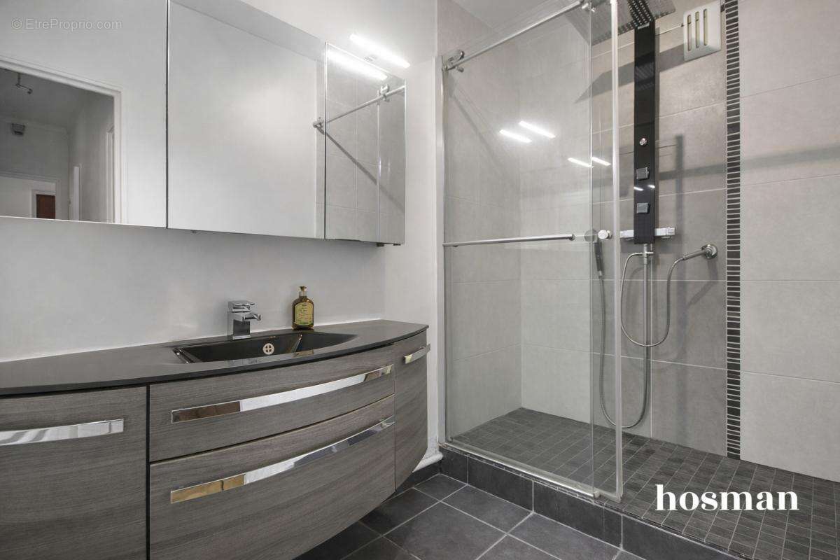 Appartement à COURBEVOIE