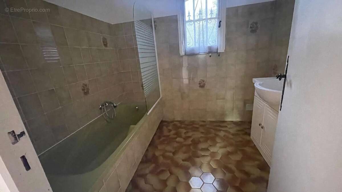 Maison à TOURRETTES