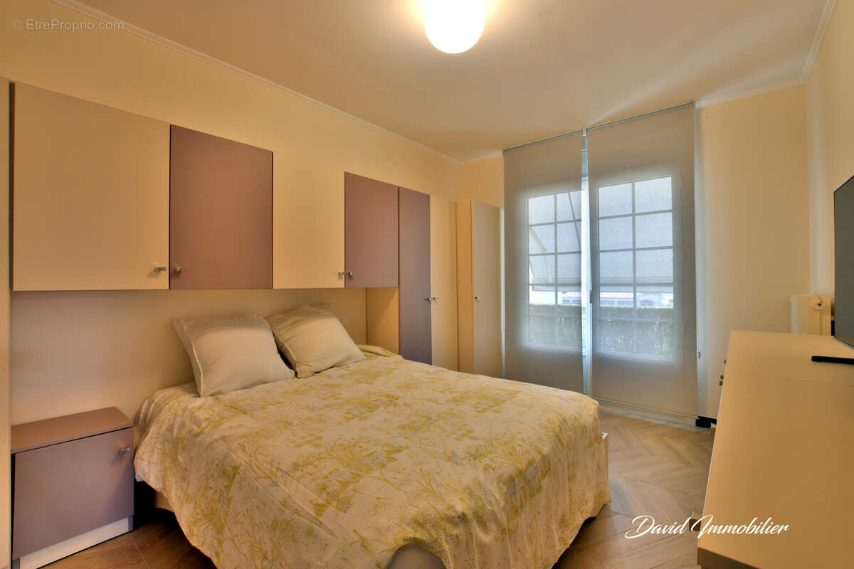 Villa 3 faces - 320 m2 + terrain constructible - photo 6
