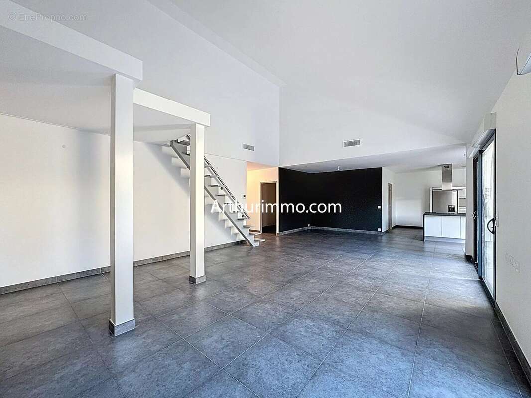 Maison à VIGNEUX-SUR-SEINE