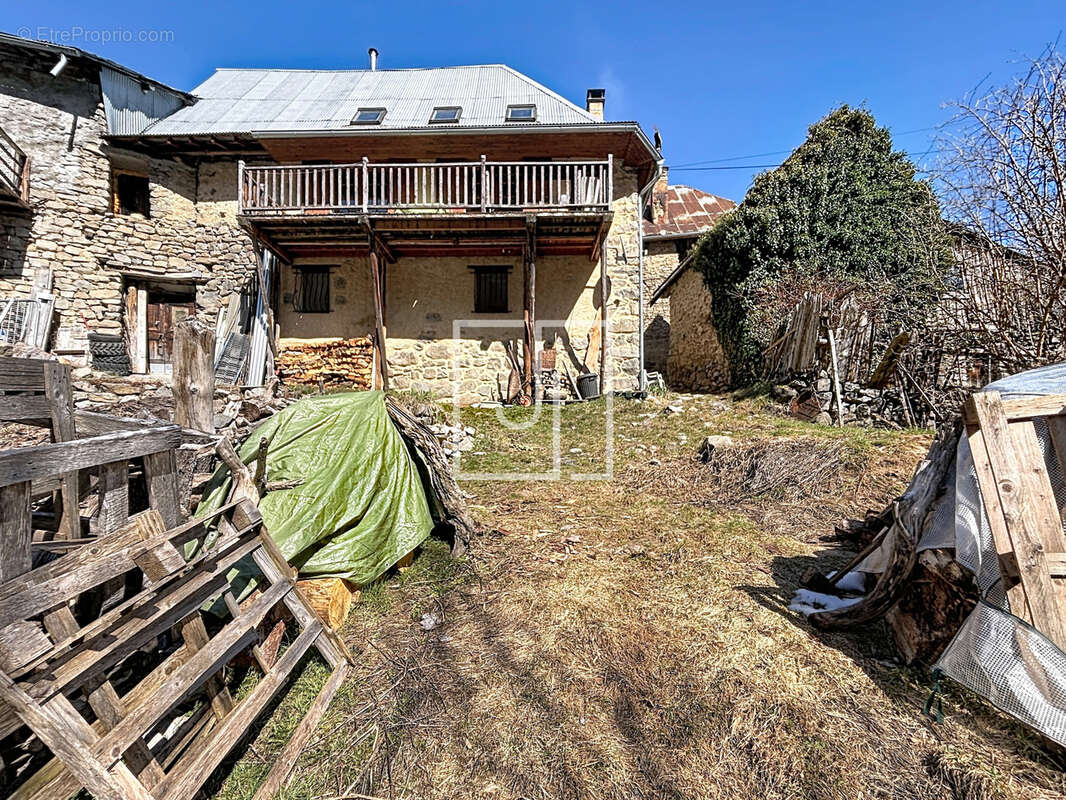 Maison à LE LAUZET-UBAYE