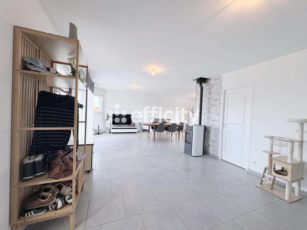 Maison 126 m² à Moyon  - photo 3