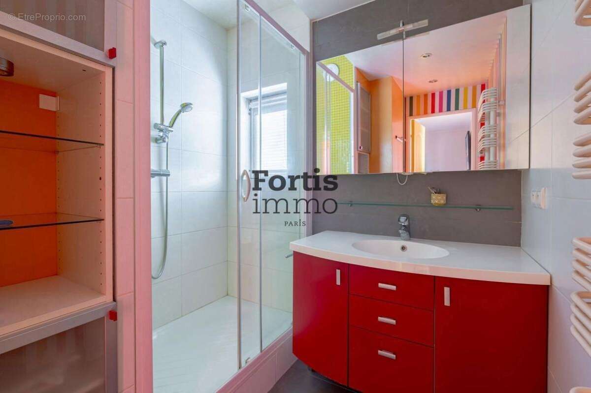 Appartement à CHARENTON-LE-PONT