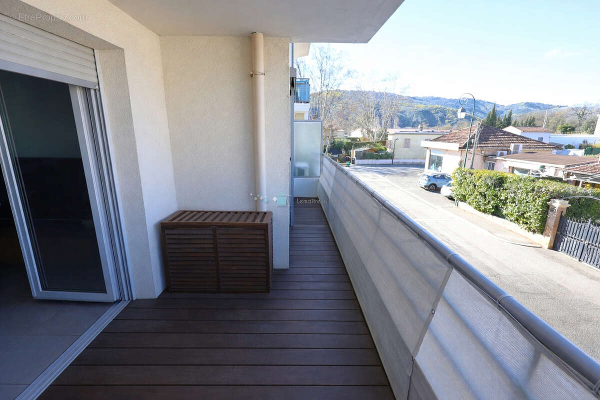 Appartement à LA ROQUETTE-SUR-SIAGNE