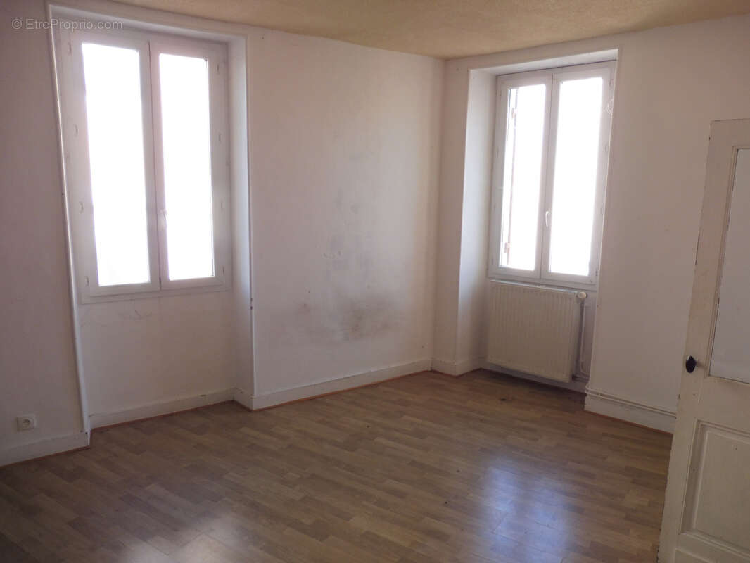 Maison à SAINT-VINCENT-DE-CONNEZAC