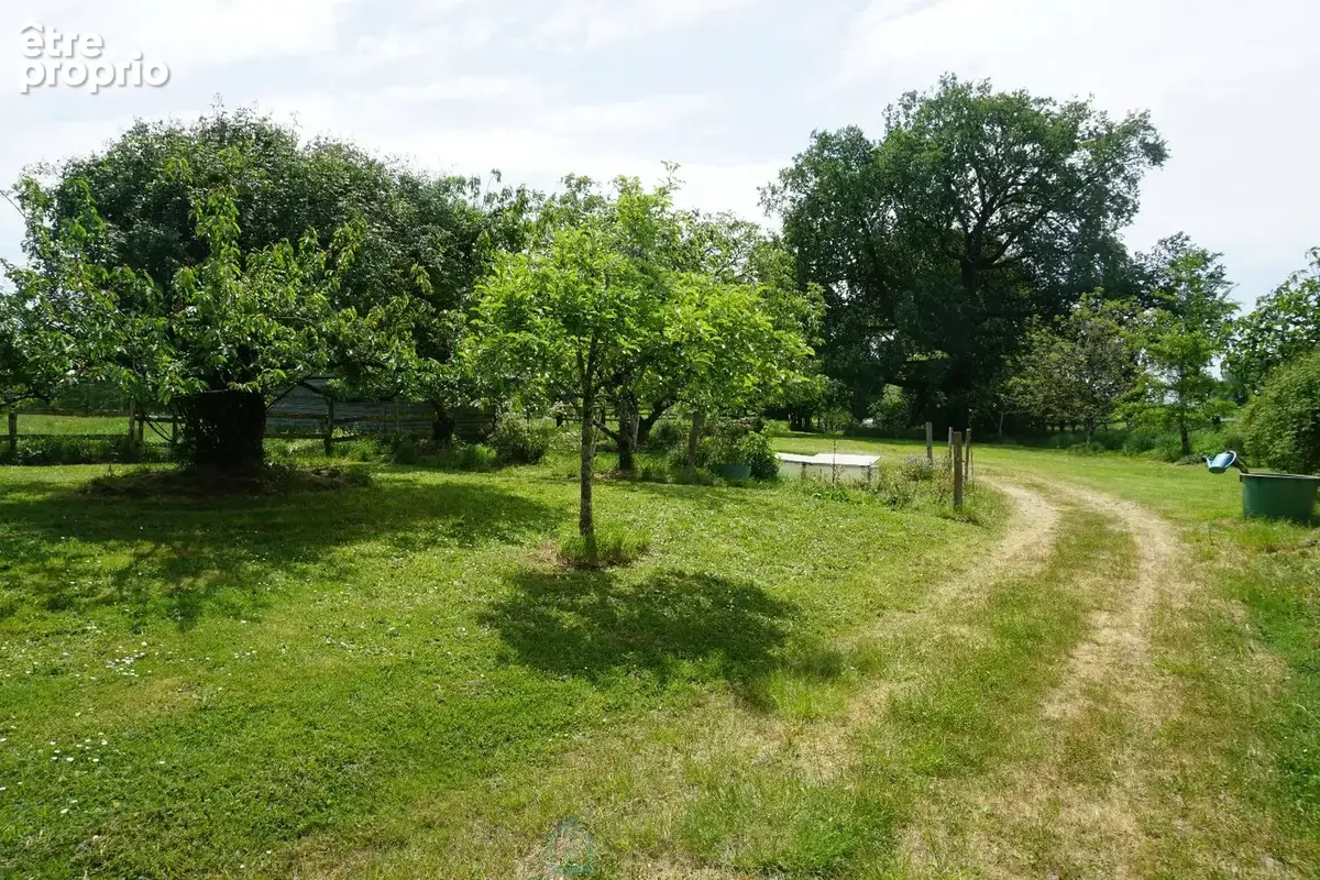 Domaine de 36 hectares avec sa charmante gentilhommière du XVIIe siècle, nichée au coeur du parc naturel du Périgord vert. - photo 22