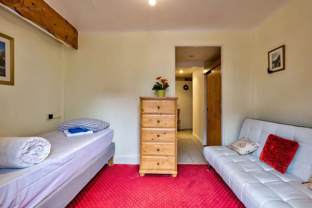 CHAMONIX - Grand chalet avec 9 chambres et beaucoup de potentiel - photo 9