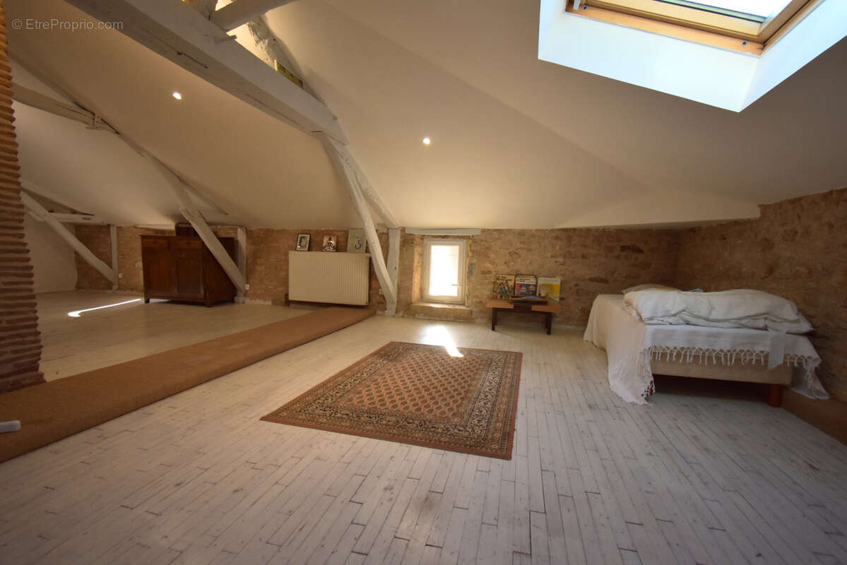 Maison à PUY-L&#039;EVEQUE