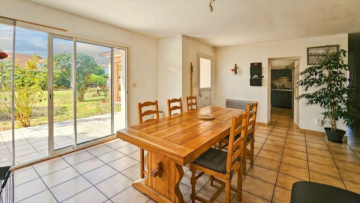 Maison à vendre 5 pièces, 4 chambres avec jardin et garage à LALOUBERE (65) - photo 8