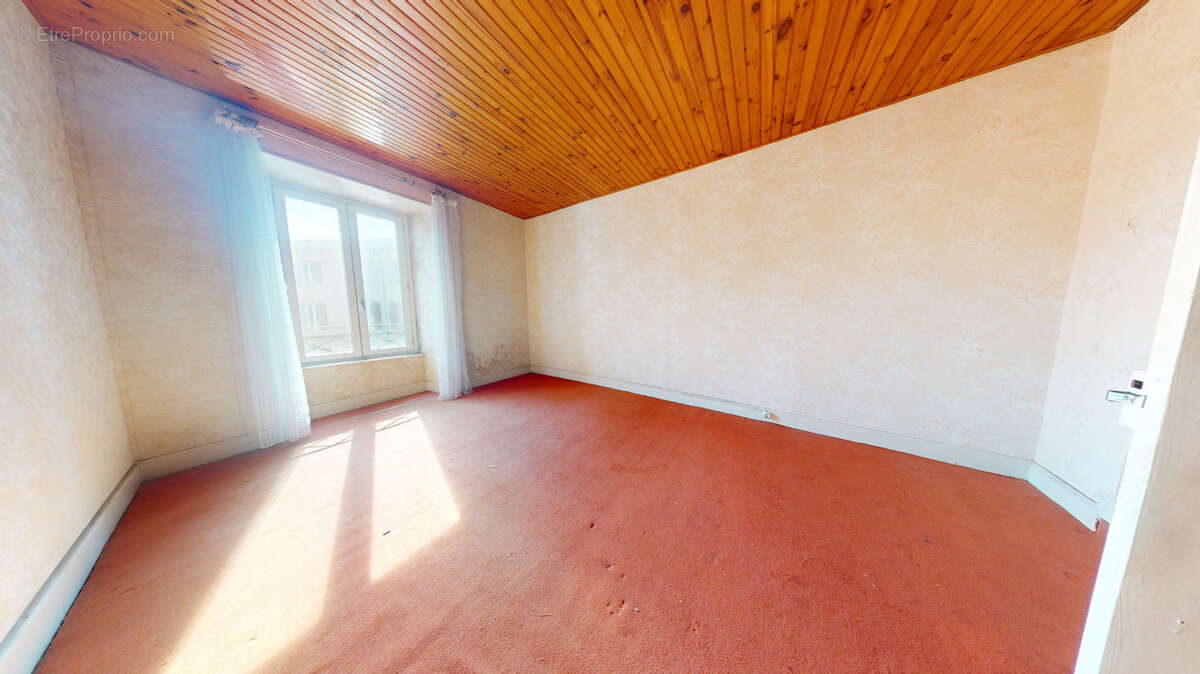 Sauxillanges- Maison de village 105m2 habitables avec 3 chambres - Jardin et garage - photo 9