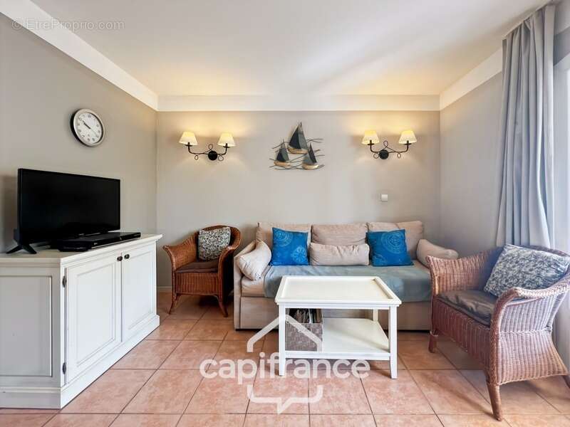 DOMAINE DE PONT ROYAL – Bastidon climatisé de 44 m², ravalé et parfaitement entretenu, avec jardin, 2 chambres et place de parki - photo 9