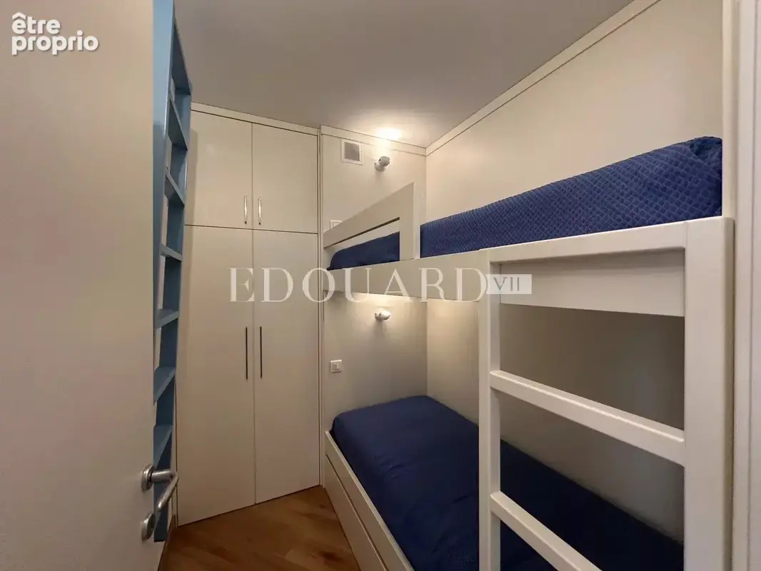 En exclusivité trois pièces en excellent état avec grande terrasse, vue mer et parking, face aux Sablettes - photo 11