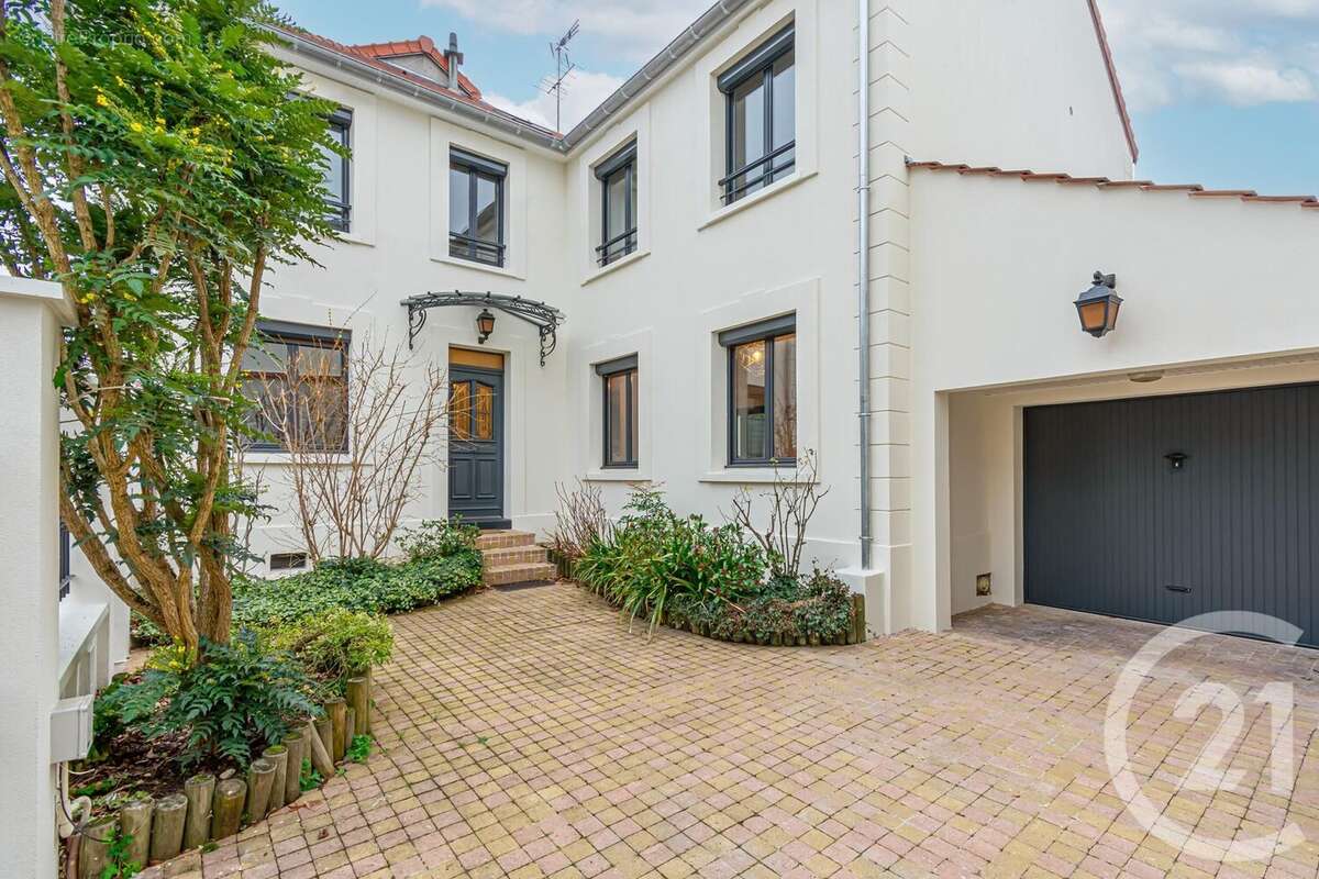 Maison à SAINT-MAUR-DES-FOSSES