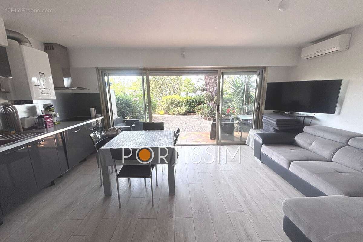 Appartement à SAINT-LAURENT-DU-VAR