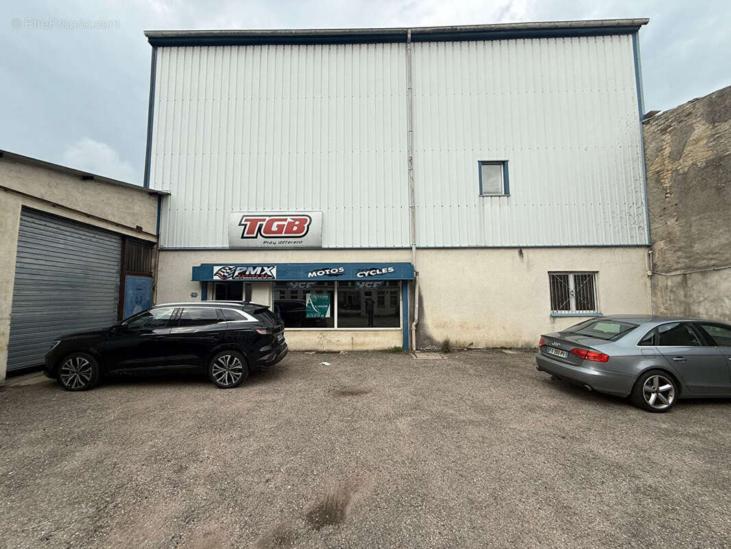 Commerce à MIRECOURT