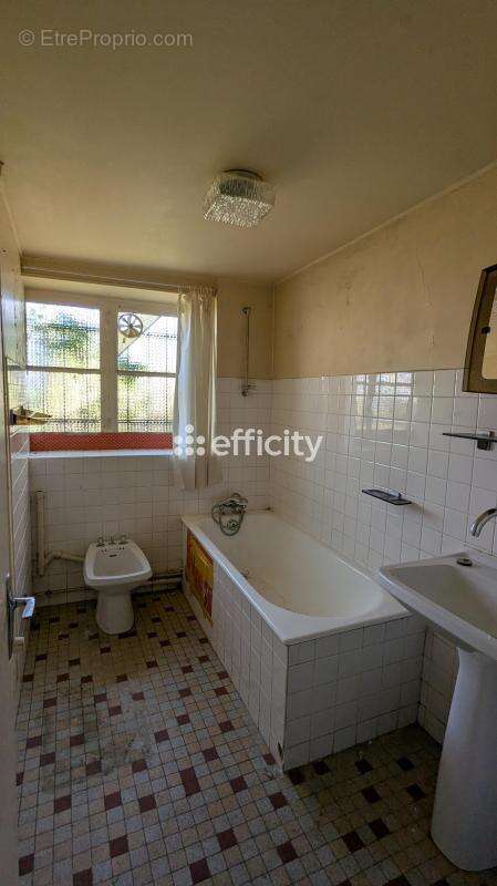 Maison à SAINT-REMY-SUR-DUROLLE