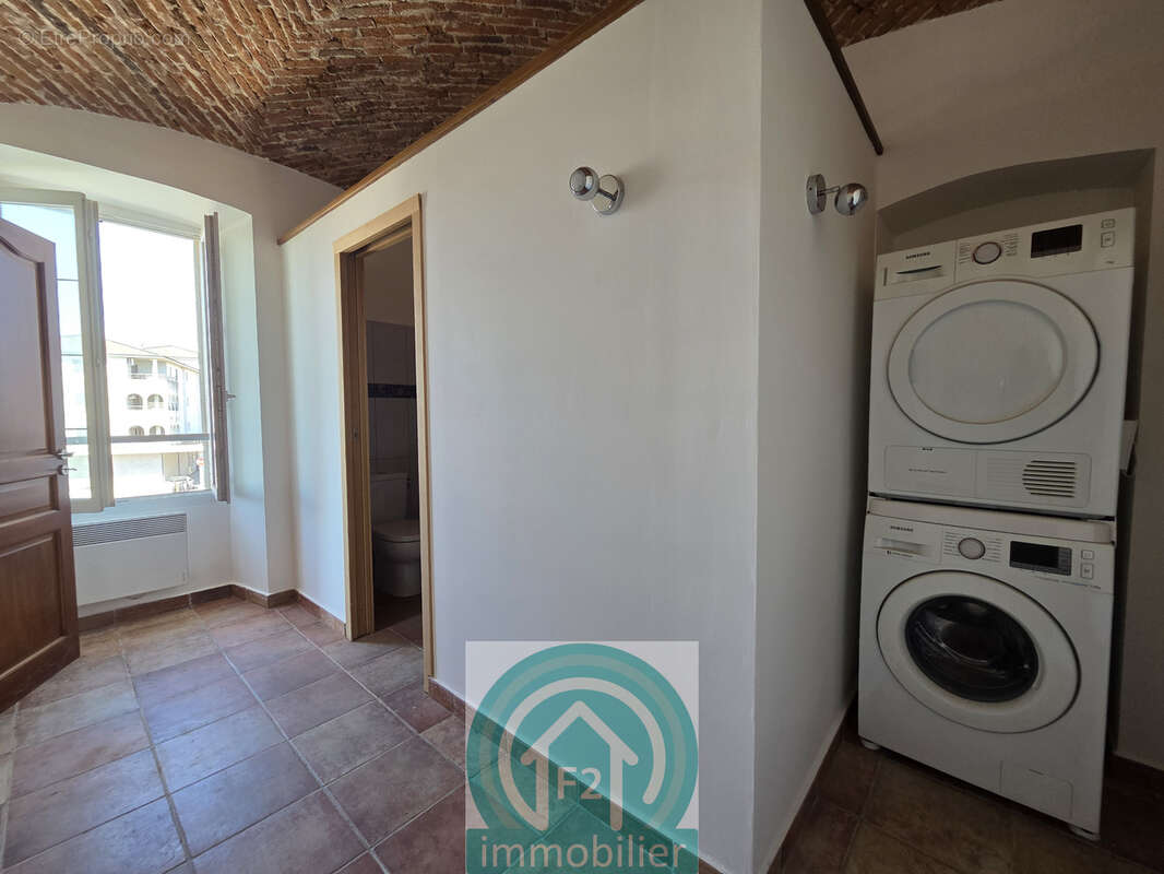 Appartement et cave dans un immeuble ancien au centre d'Aleria - photo 8