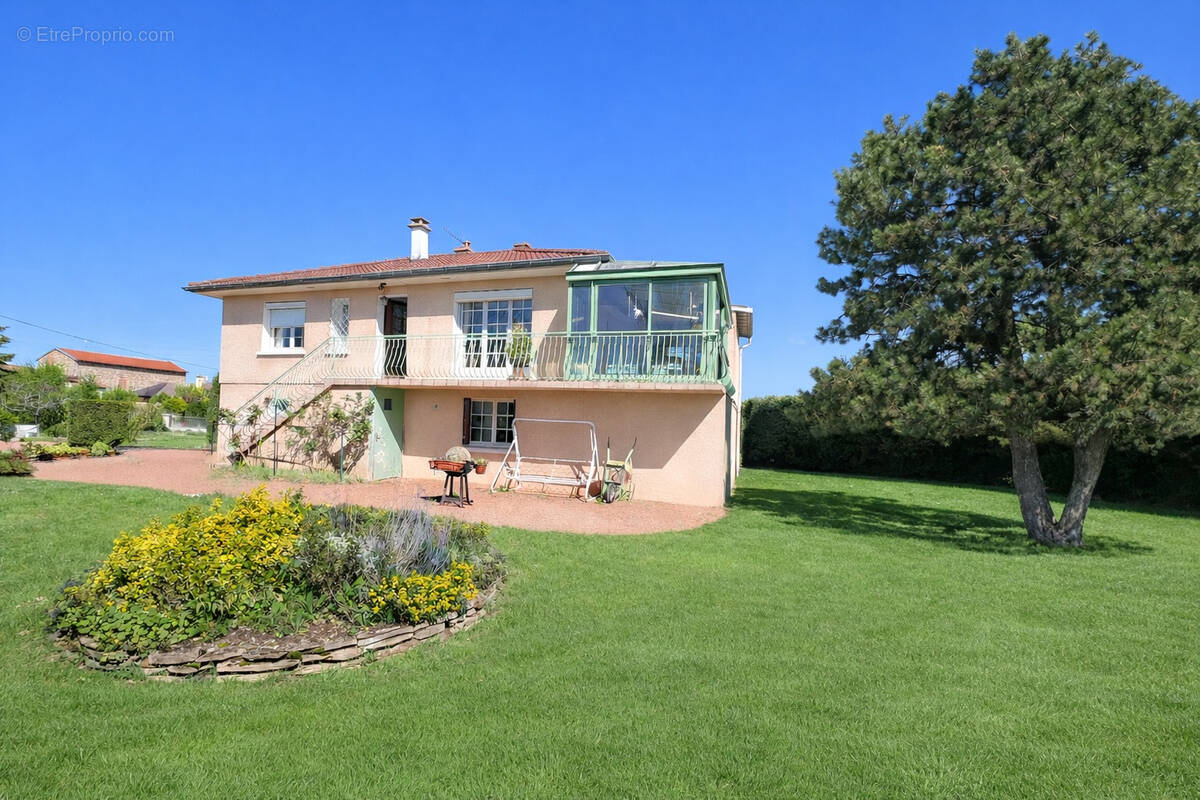 Maison à COMMELLE-VERNAY