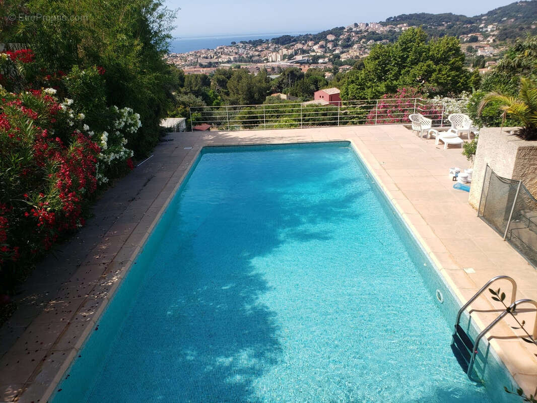 Maison à CARQUEIRANNE