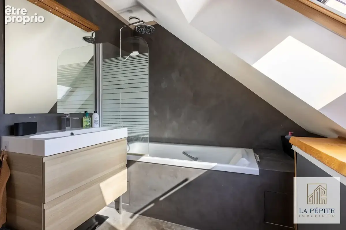Appartement de caractère avec vue port, belle hauteur sous plafond et 3 chambres - photo 16