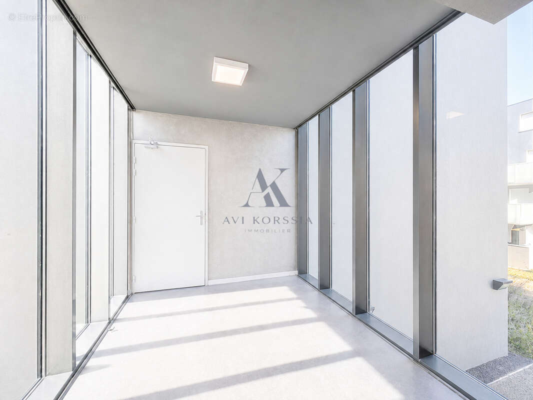Vénissieux Centre   T2 récent 39 m2 avec balcon - photo 10