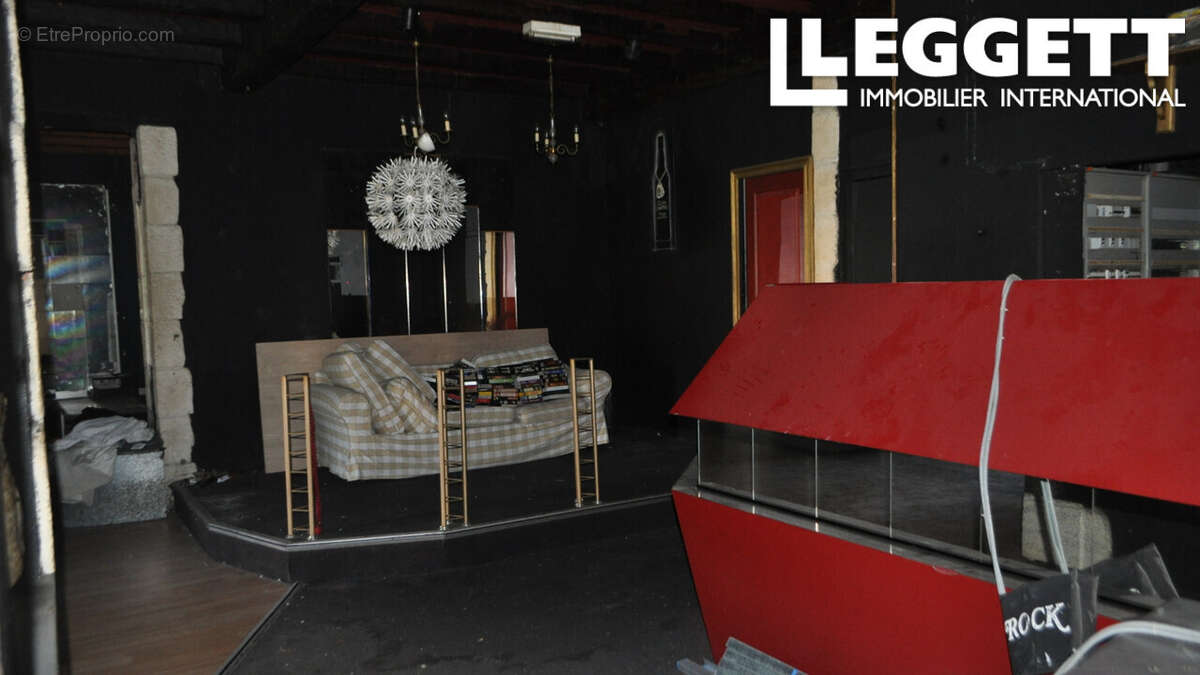 Commerce à COMBIERS