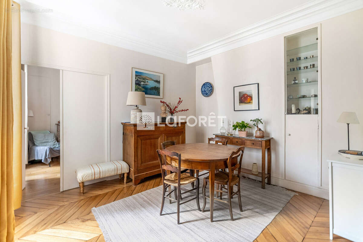 Appartement à PARIS-17E