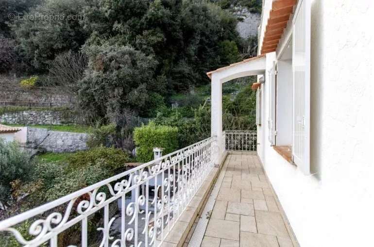 Appartement à LA TURBIE