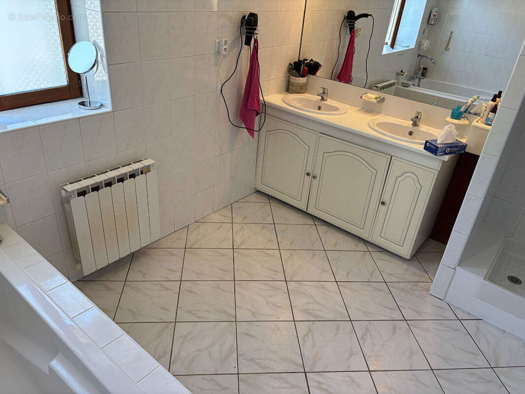 Maison à SAINT-GENIX-SUR-GUIERS