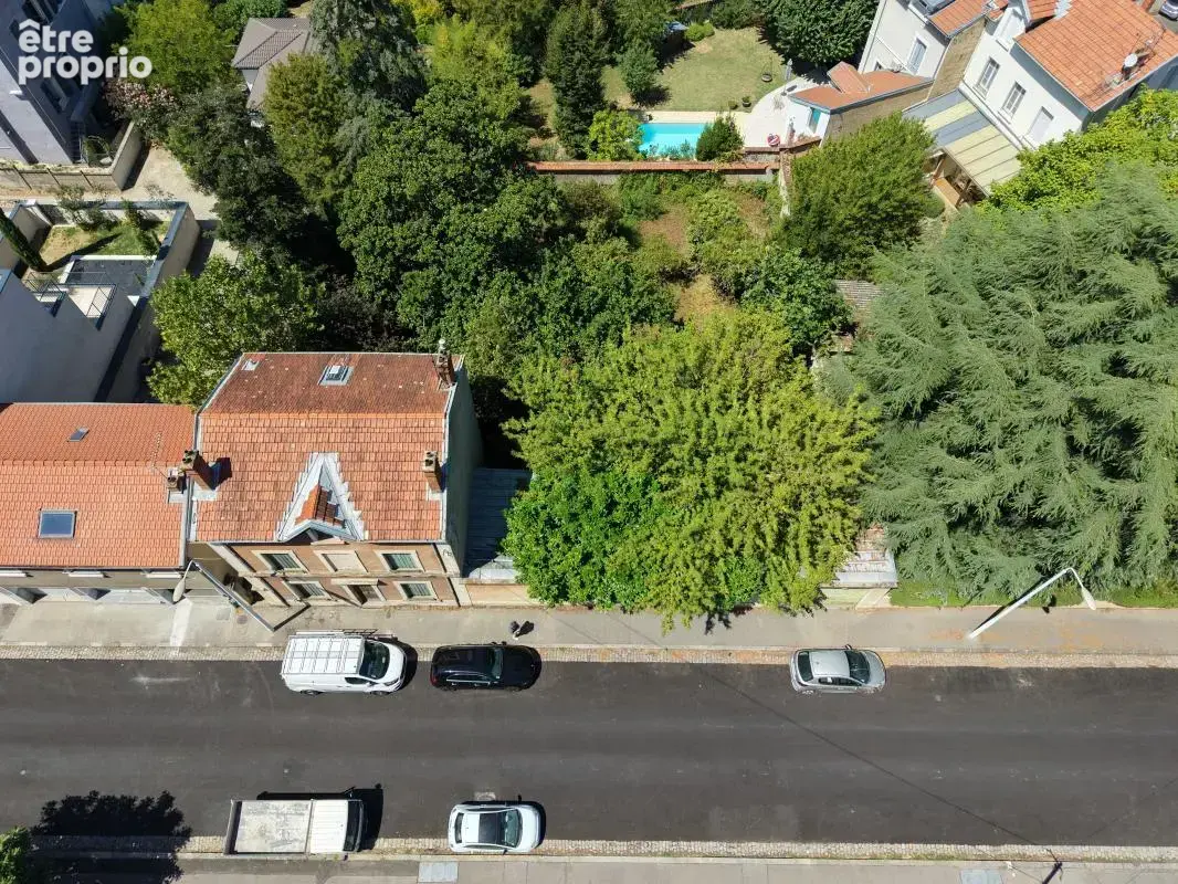 Exclusivité - Beau terrain complanté de 422m² au coeur de Montchat - photo 9