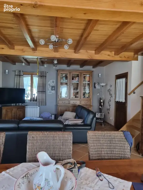 Maison avec terrain et piscine - photo 18
