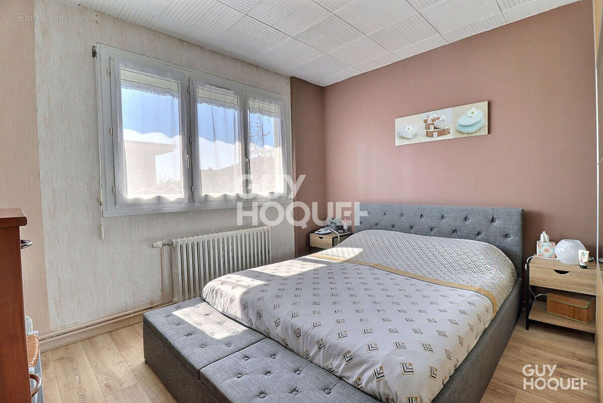 Maison à SAINTE-GENEVIEVE-DES-BOIS