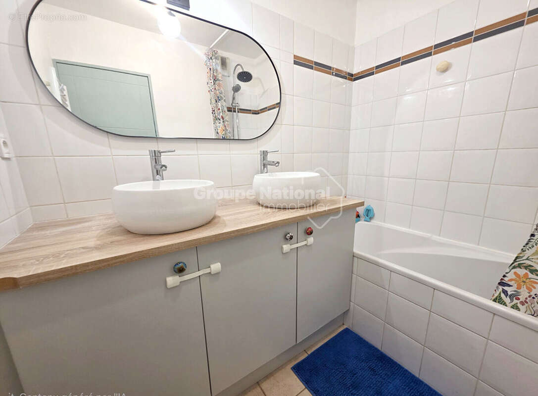 À VENDRE  Superbe T3 de 61 m² avec terrasse et 2 parkings à Miramas (13140) - photo 8