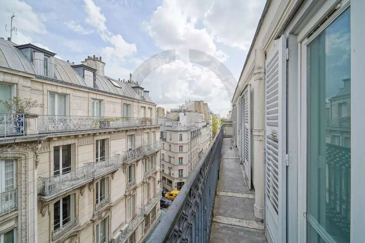 Appartement à PARIS-8E