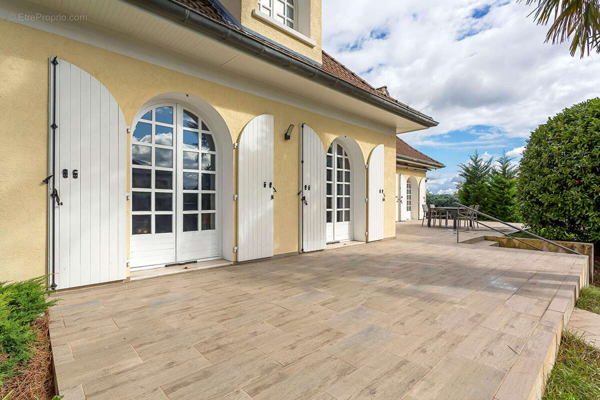 Maison à TASSIN-LA-DEMI-LUNE