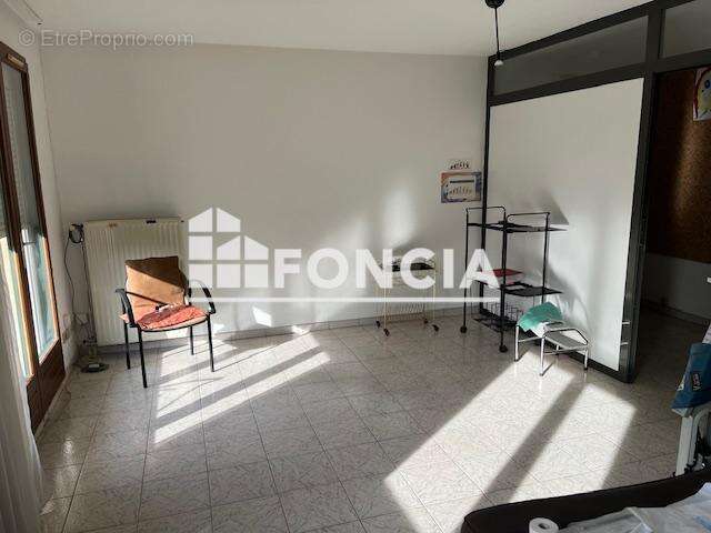 Commerce à FONTAINE