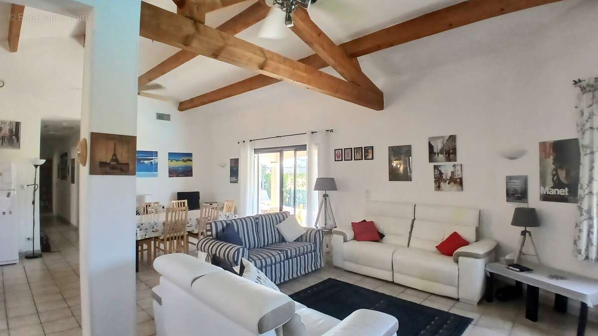 Agréable villa avec piscine chauffée et terrain de pétanque. - photo 14