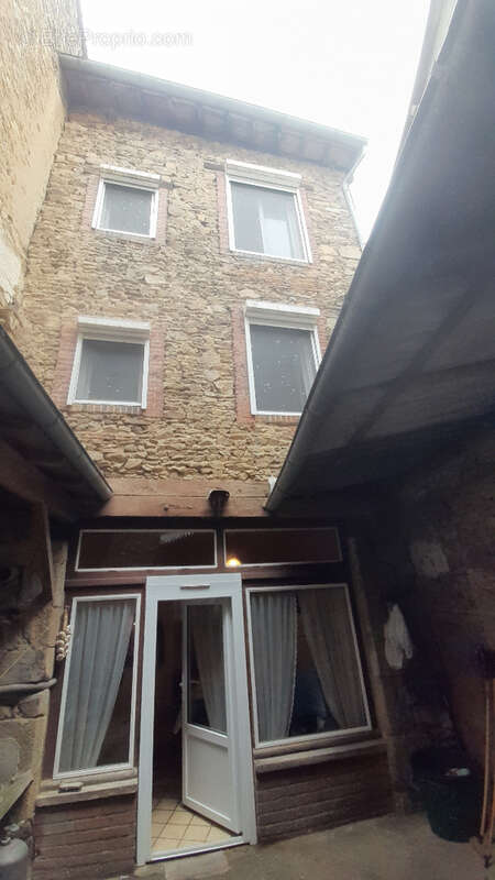 Maison à SAINT-LEONARD-DE-NOBLAT