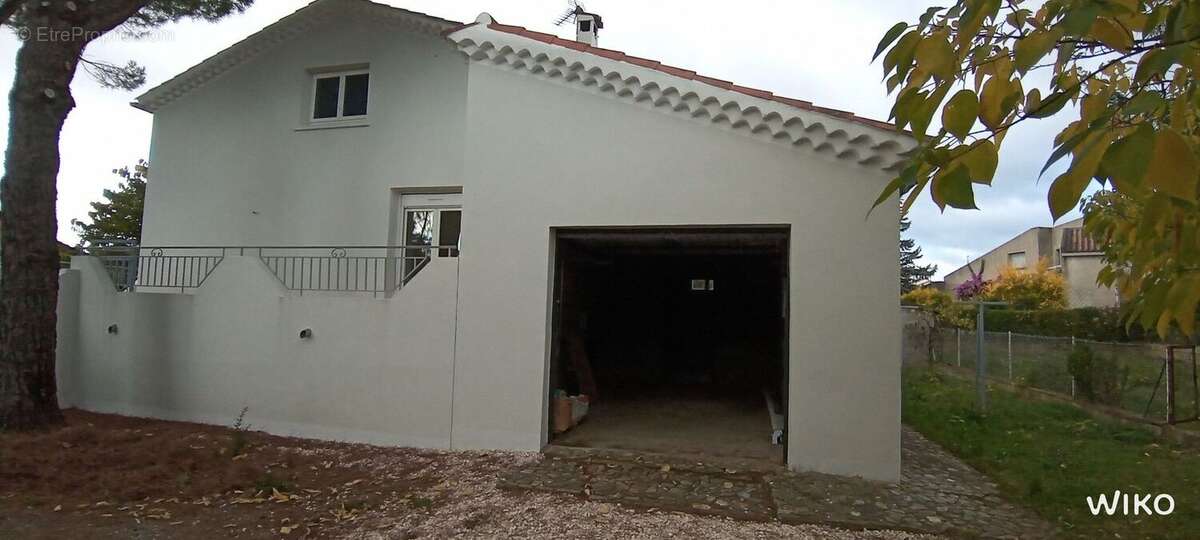 Maison à SAINT-JULIEN-LES-ROSIERS