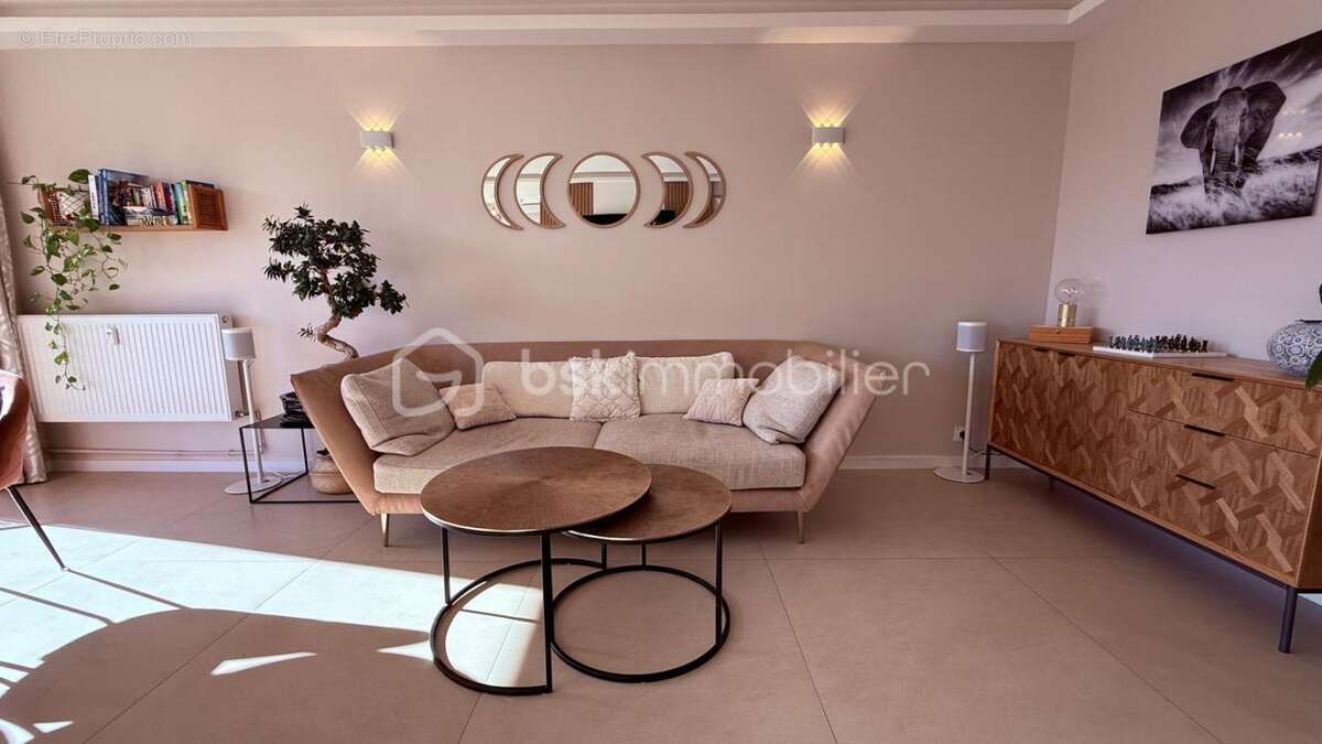 Saint Laurent du Var - Magnifique appartement 4 pièces de 76 m2 rénové - photo 3